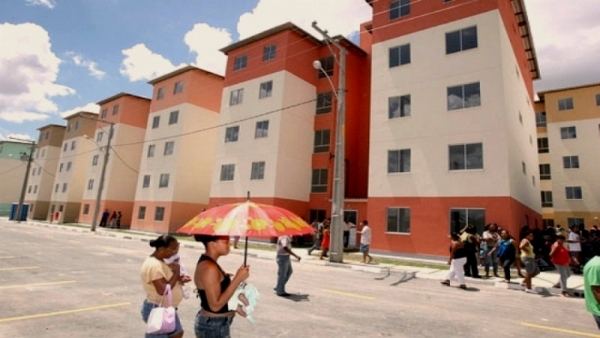 A política habitacional nos Governos Lula-Dilma: entre o mercado financeiro e produção subsidiada