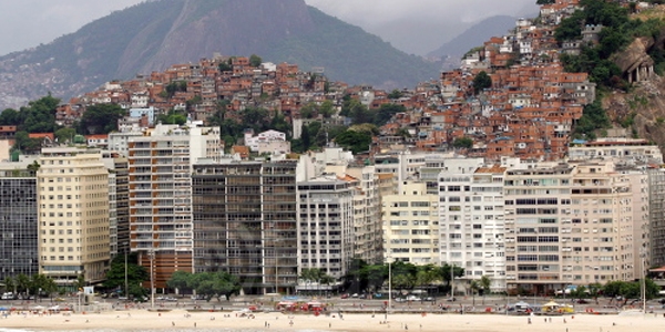 Proximidade territorial, distância social: segregação residencial na metrópole do Rio