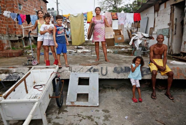 Ato pela moradia reúne comunidades carentes no Centro do Recife