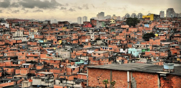 Paradoxos da política de intervenção em favelas em São Paulo