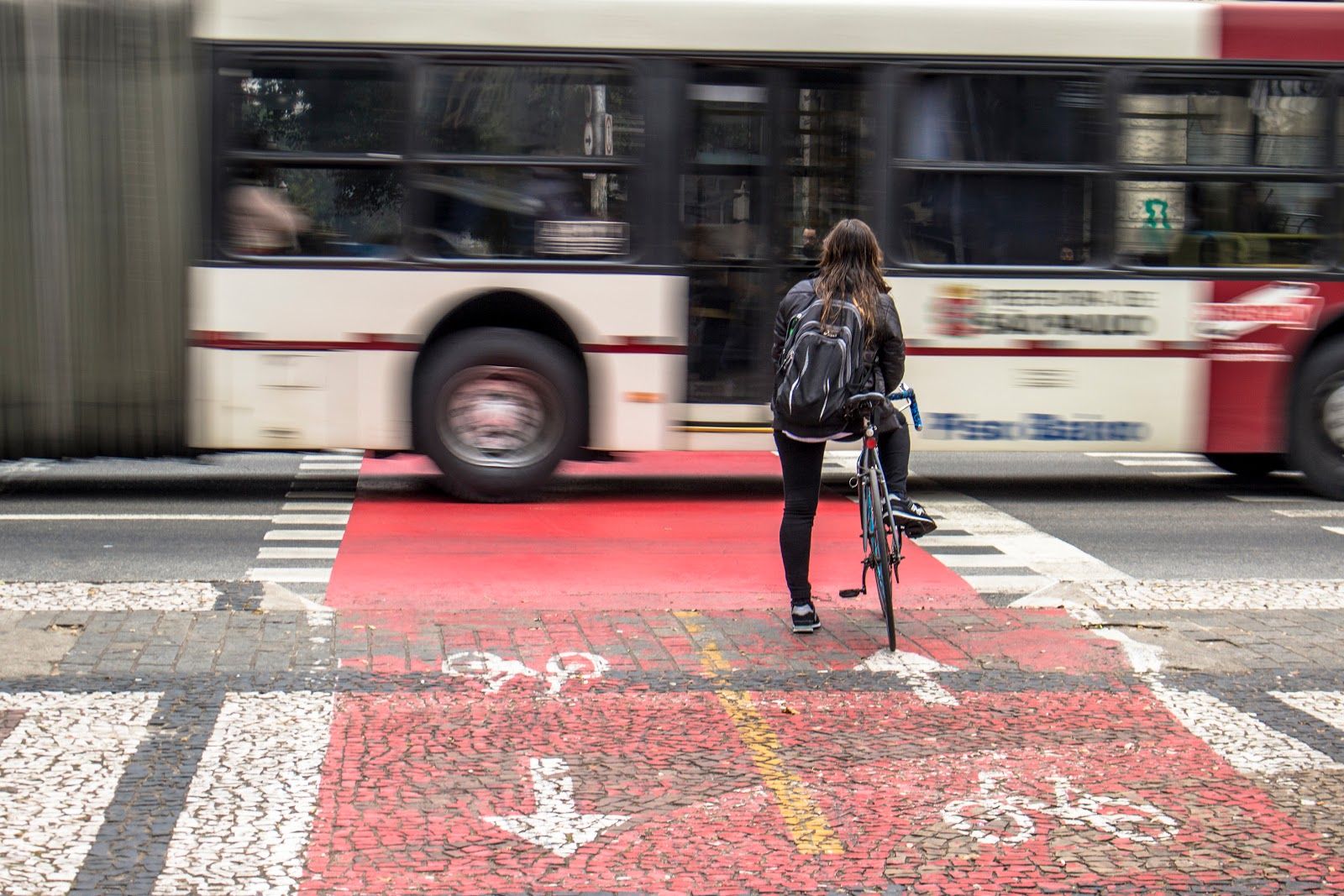 O ciclista do “novo normal” já existe, a cidade é que vai ter que mudar - Observatório das Metrópoles