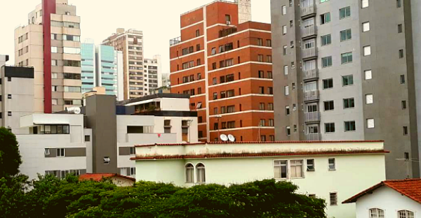 Mudanças residenciais e comerciais: um estudo sobre processos de renovação urbana no bairro Anchieta, Belo Horizonte