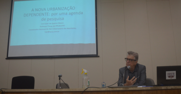 Seminário em Estudos Urbanos e Regionais (PPEUR/UFRN): conferência com Luiz Cesar Ribeiro e lançamento de livros