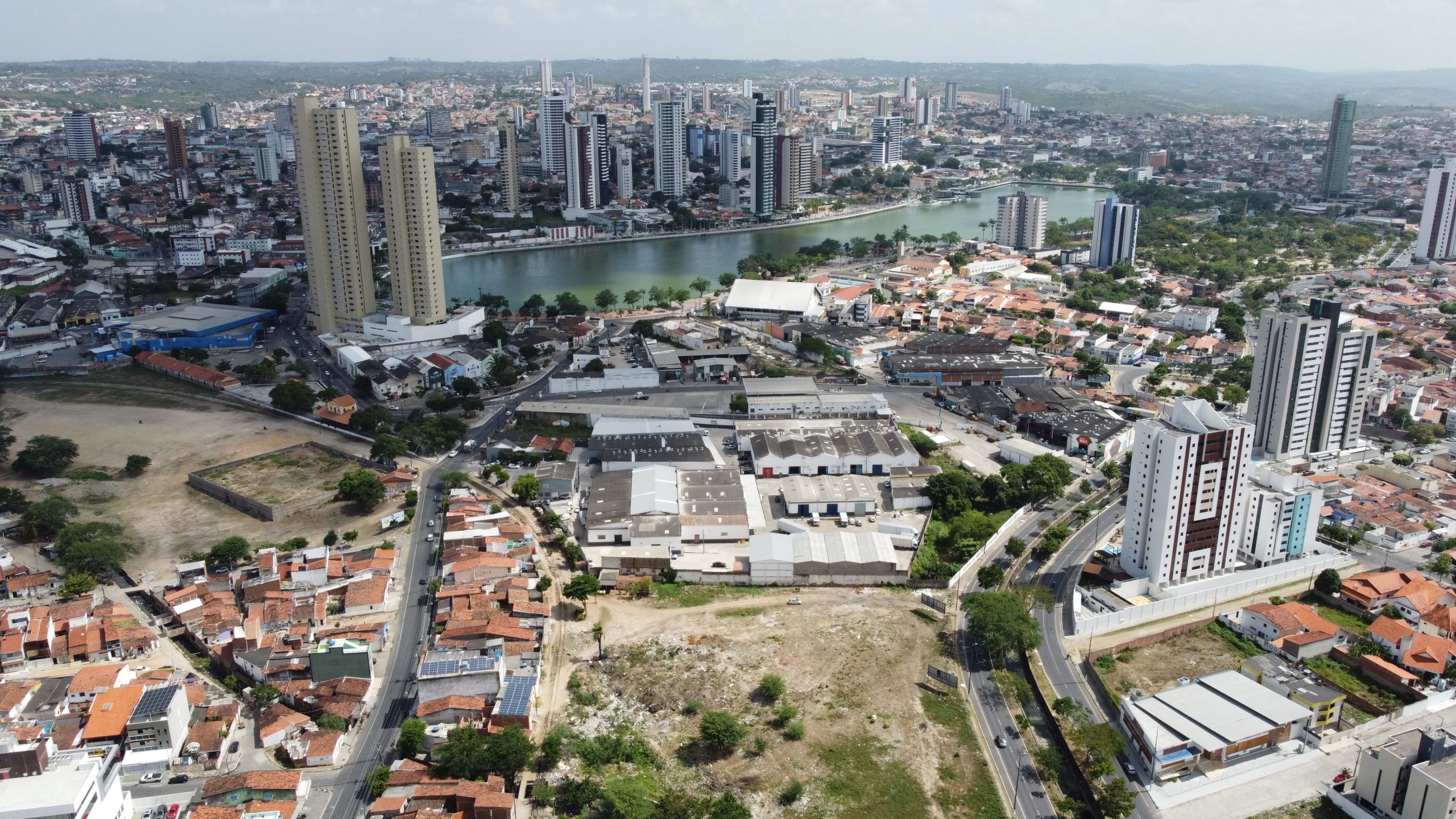 Análise da dinâmica populacional das Regiões Metropolitanas de João Pessoa e Campina Grande no Censo 2022