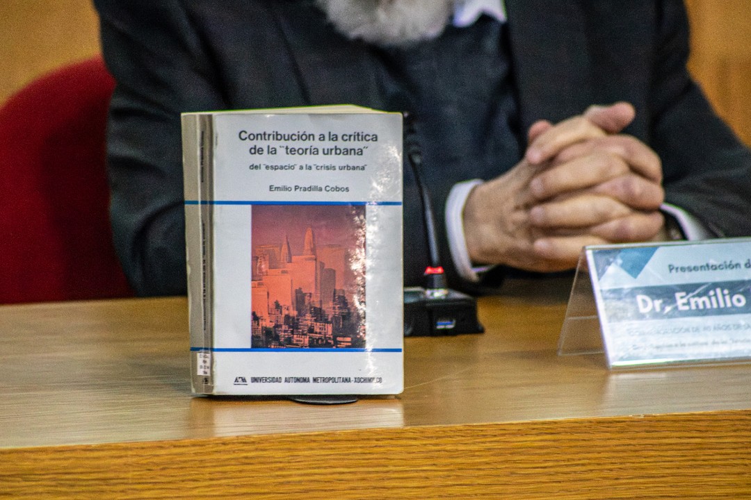 Segunda edição do livro “Contribución a la crítica de la ‘teoría urbana'” de Emilio Pradilla Cobos